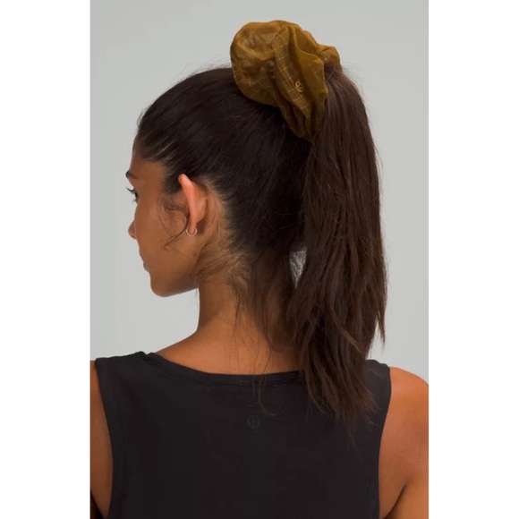 Lululemon uplifting Scrunchie oversized Hair Tie GLSC Gold Spice - Picture 1 of 2